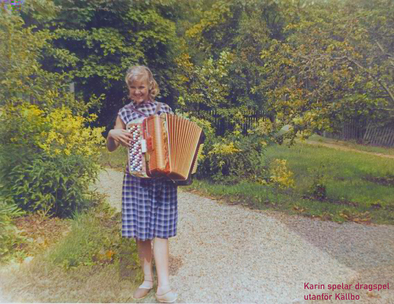 Karin spelat dragspel hemma i Källbo.